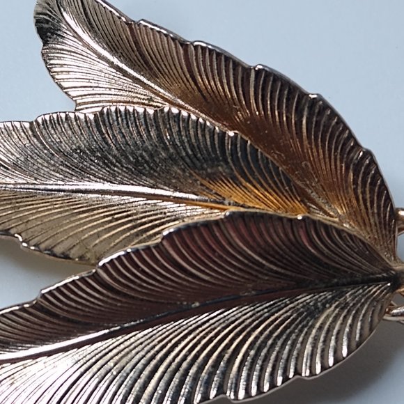 Vintage Metal 3 Feather Brooch - Picture 8 of 14